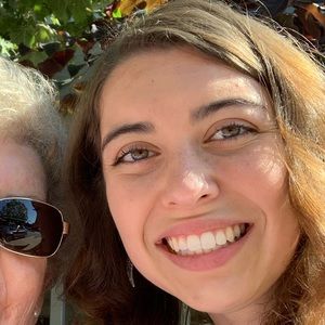 Meet your Posher, Elena